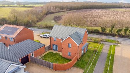 4 bedroom Detached house for sale in Tuddenham Row, Bedford, MK43