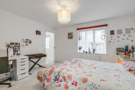 4 bedroom Detached house for sale in Tuddenham Row, Bedford, MK43