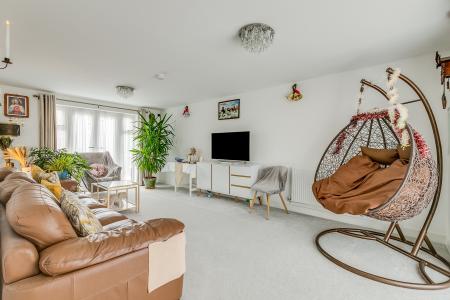 4 bedroom Detached house for sale in Tuddenham Row, Bedford, MK43