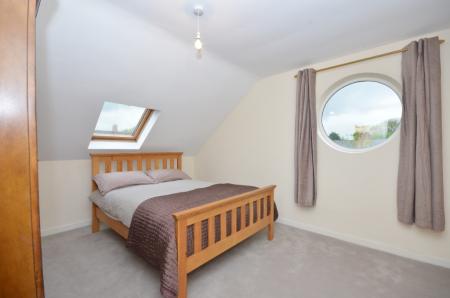 3 bedroom Flat to let in Eglantine Avenue, Belfast, BT9