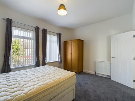 2 bedroom End of terrace house to let in Donegall Road, Belfast, BT12