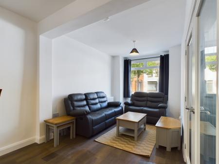 2 bedroom End of terrace house to let in Donegall Road, Belfast, BT12