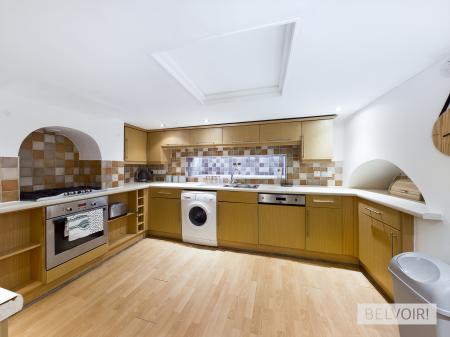 2 bedroom Town house to let in Albion Court, Albion Street, Jewellery Quarter, Birmingham, B1