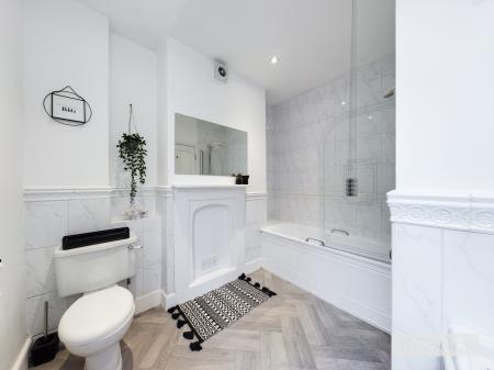 2 bedroom Town house to let in Albion Court, Albion Street, Jewellery Quarter, Birmingham, B1