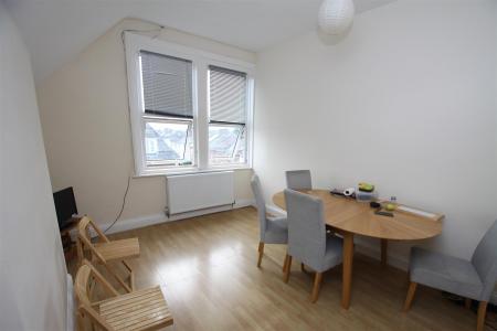 2 bedroom Flat for sale in Seabourne Road, Bournemouth