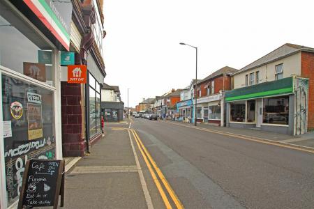 2 bedroom Flat for sale in Seabourne Road, Bournemouth