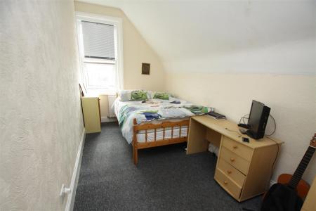 2 bedroom Flat for sale in Seabourne Road, Bournemouth