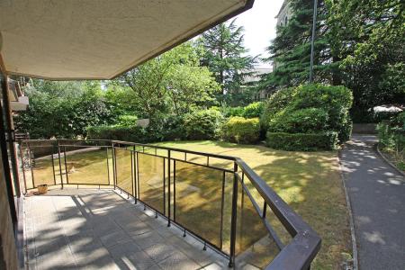 2 bedroom Flat for sale in Surrey Road, Poole