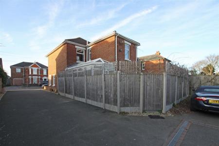 4 bedroom Detached house for sale in Beswick Avenue, Bournemouth