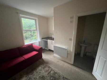 1 bedroom Studio flat to let in Elmes Road, Bournemouth