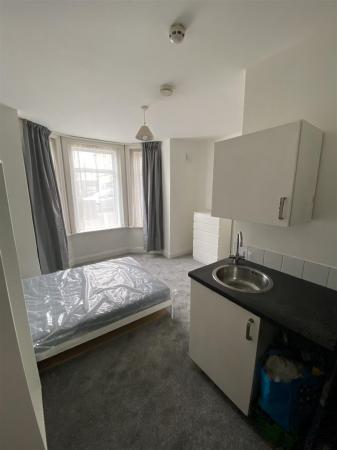 1 bedroom Studio flat to let in Ashley Road, Parkstone, Poole
