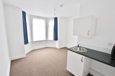1 bedroom Studio flat to let in Ashley Road, Parkstone, Poole