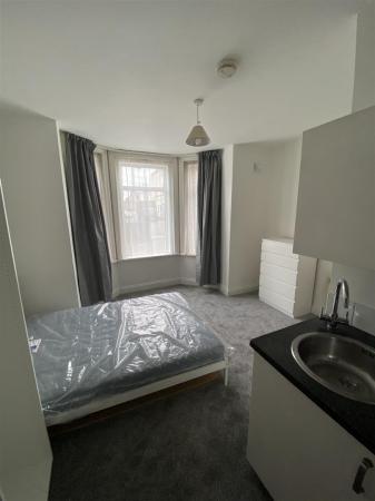 1 bedroom Studio flat to let in Ashley Road, Parkstone, Poole