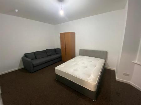 1 bedroom House share to let in Alexandra Road, Poole