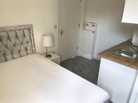 1 bedroom Studio flat to let in Ashley Road, Parkstone, Poole