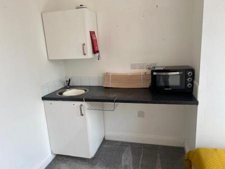 1 bedroom Studio flat to let in Ashley Road, Parkstone, Poole