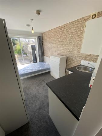 1 bedroom Studio flat to let in Ashley Road, Parkstone, Poole