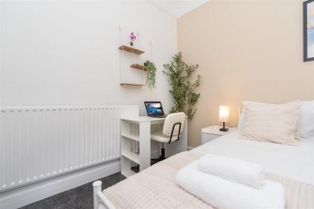 2 bedroom Flat to let in Surrey Road, Bournemouth