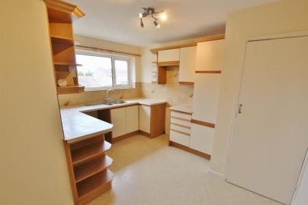 2 bedroom Maisonette to let in Broadway Lane, Bournemouth