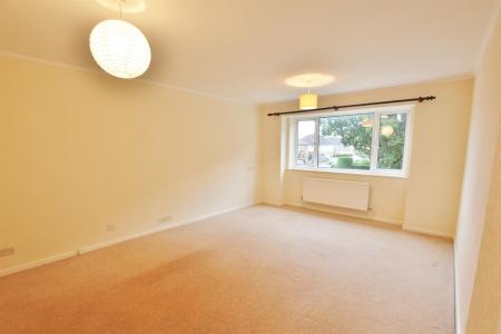 2 bedroom Maisonette to let in Broadway Lane, Bournemouth