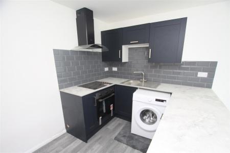 3 bedroom Flat to let in Hamilton Close, Bournemouth