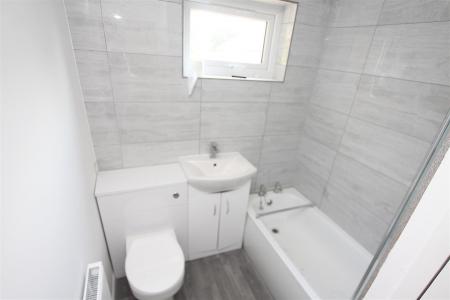 3 bedroom Flat to let in Hamilton Close, Bournemouth