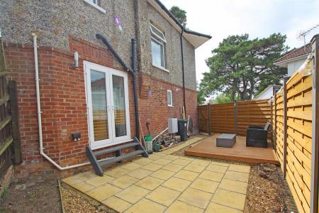 2 bedroom Detached house to let in West Way, Bournemouth