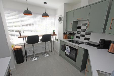 2 bedroom Detached house to let in West Way, Bournemouth