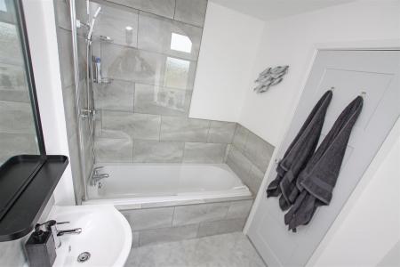 2 bedroom Detached house to let in West Way, Bournemouth