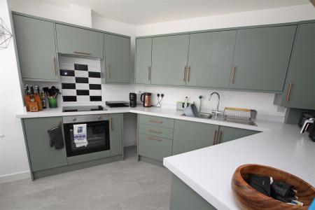 2 bedroom Detached house to let in West Way, Bournemouth