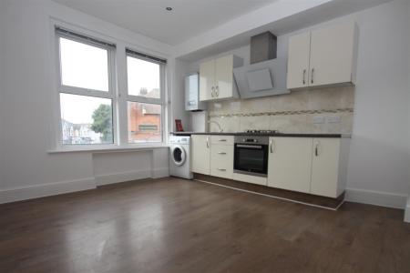 3 bedroom Duplex to let in Kings Road, Bournemouth