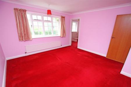 4 bedroom Detached house to let in Wychwood Close, Bournemouth