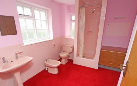 4 bedroom Detached house to let in Wychwood Close, Bournemouth