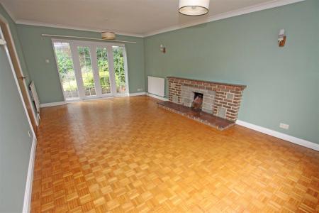 4 bedroom Detached house to let in Wychwood Close, Bournemouth