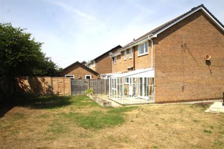 3 bedroom Semi-detached house to let in Evesham Close, Bournemouth