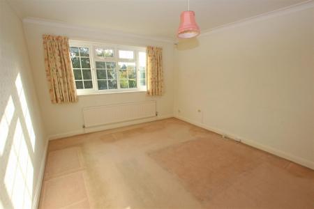 4 bedroom Detached house to let in Wychwood Drive, Bournemouth