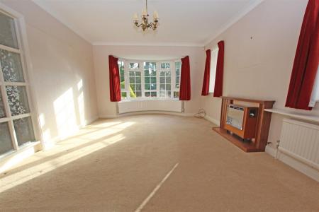 4 bedroom Detached house to let in Wychwood Drive, Bournemouth