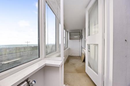 2 bedroom Flat for sale in Braemore Court, Kingsway, Hove, BN3