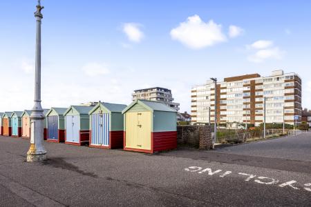 2 bedroom Flat for sale in Braemore Court, Kingsway, Hove, BN3