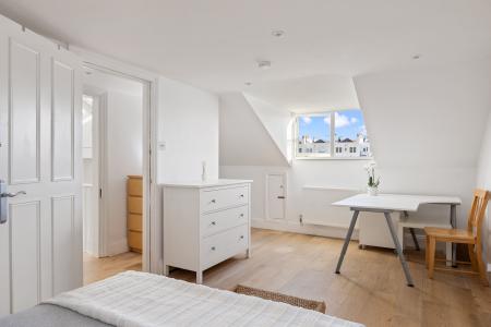 2 bedroom Flat for sale in First Avenue, Hove, BN3