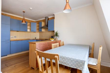 2 bedroom Flat for sale in First Avenue, Hove, BN3