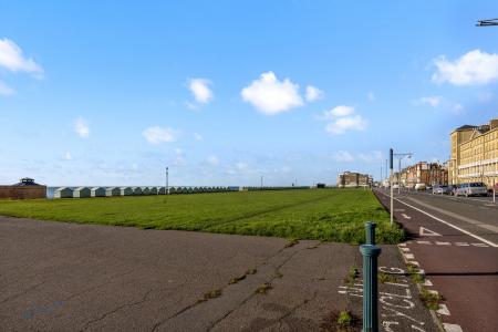 2 bedroom Flat for sale in First Avenue, Hove, BN3