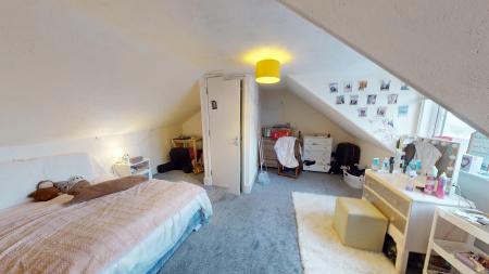 4 bedroom Maisonette to let in Bedford Place