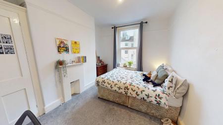 4 bedroom Maisonette to let in Bedford Place