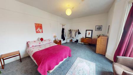 4 bedroom Maisonette to let in Bedford Place