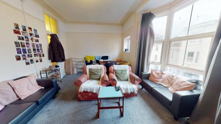 4 bedroom Maisonette to let in Bedford Place