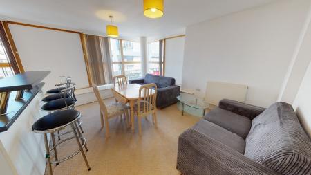 2 bedroom Flat to let in 30 Regent Street