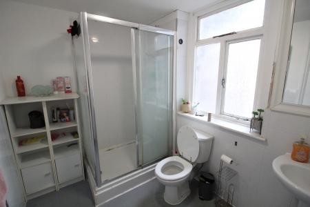 8 bedroom Flat to let in Kings Road