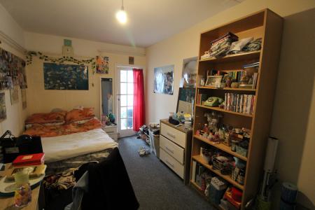 8 bedroom Flat to let in Kings Road