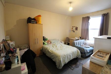 8 bedroom Flat to let in Kings Road